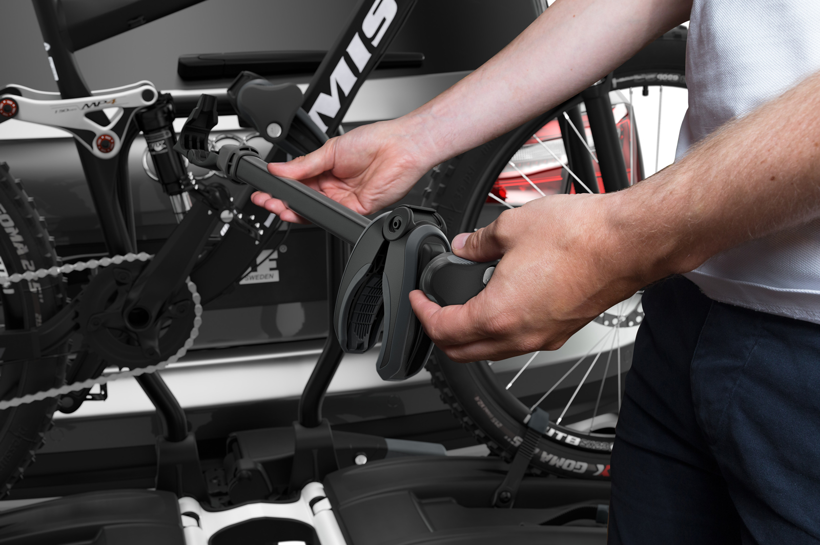 THULE 933 EasyFold XT 2 BLACK - Hecktr&auml;ger AHK f&uuml;r 2 R&auml;der E-Bikes - 933107